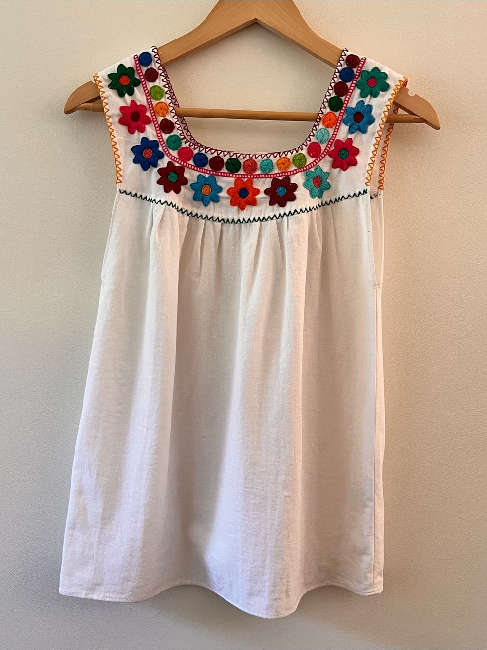 Novica White Colorful Embroidered Floral  Cotton Tank Blouse Medium EUC